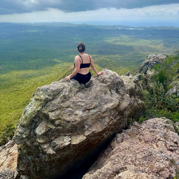 Meet your Posher, Itzel - Picture 3 of 4